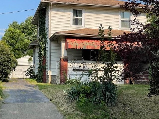 369 Service Ave, Hermitage, PA 16146