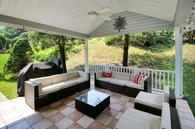 102 Edgemeade Dr, Monroeville, PA 15146-1077