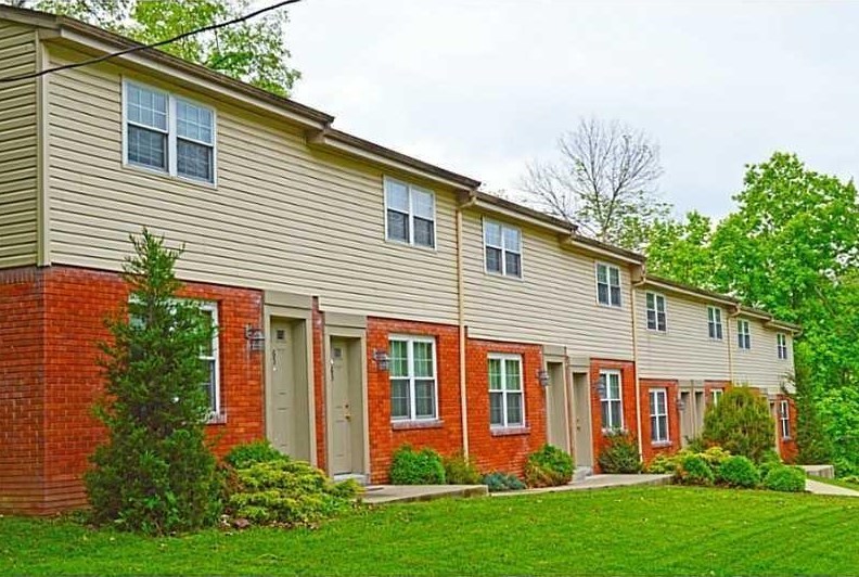 57 Arnold St, Washington, PA 15301