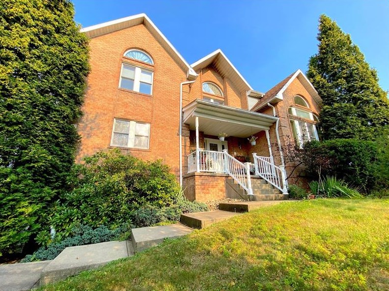35 Saddlebrook Dr, Greensburg, PA 15601-9789