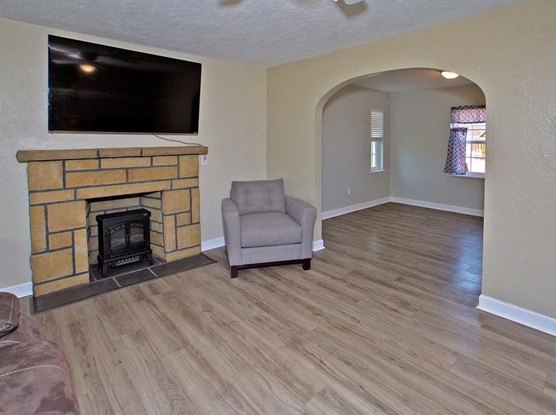 733 Garfield St, Springdale, PA 15144
