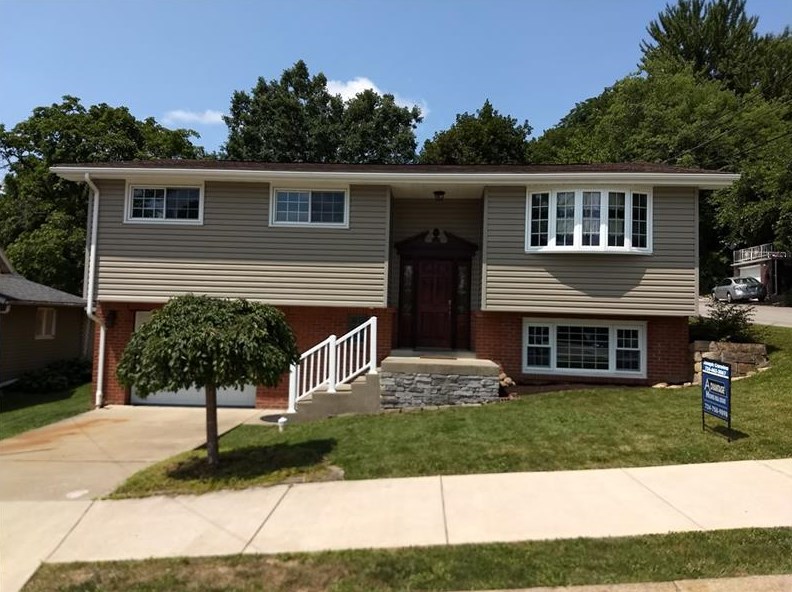 530 College St, Ellwood City, PA 16117