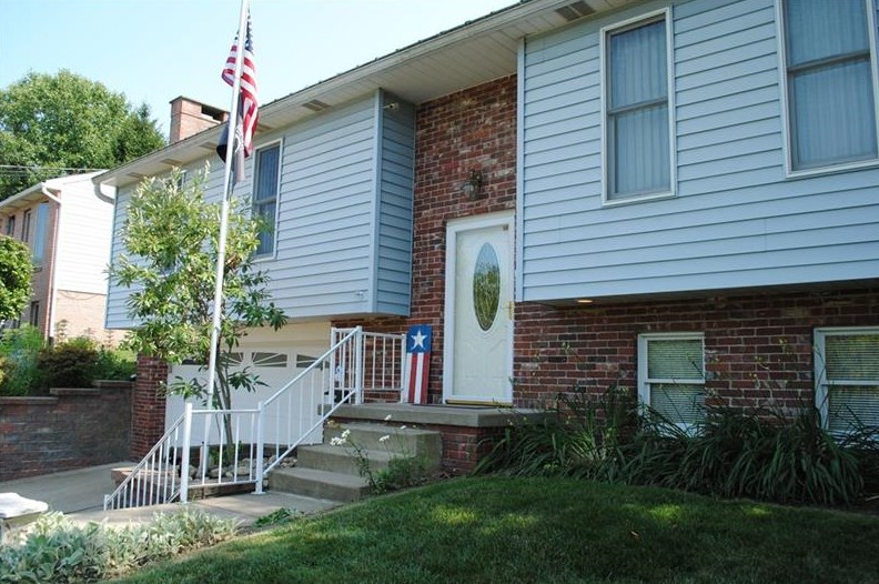 502 Ridge Ave, Springdale, PA 15144-1147