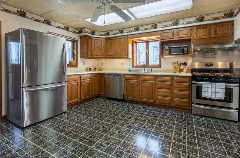 355 Stoystown Rd, Somerset, PA 15501