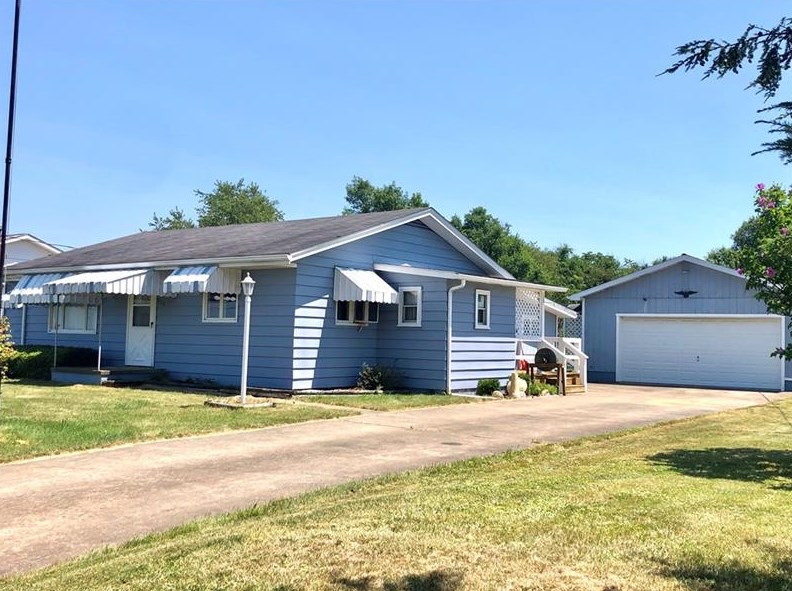 622 Woodland Rd, Coal Center, PA 15423