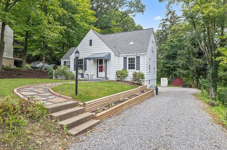 223 Maryland Dr, Glenshaw, PA 15116