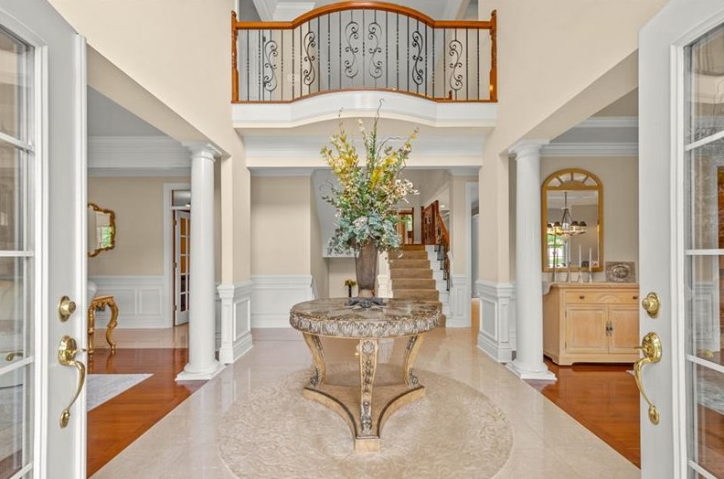 310 W Solomon Ct, Zelienople, PA 16063