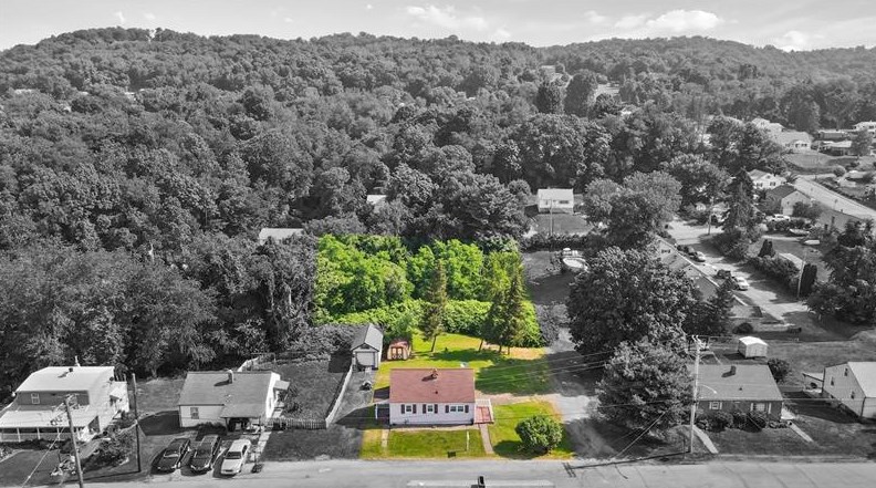 792 4th St East, Rochester, PA 15074