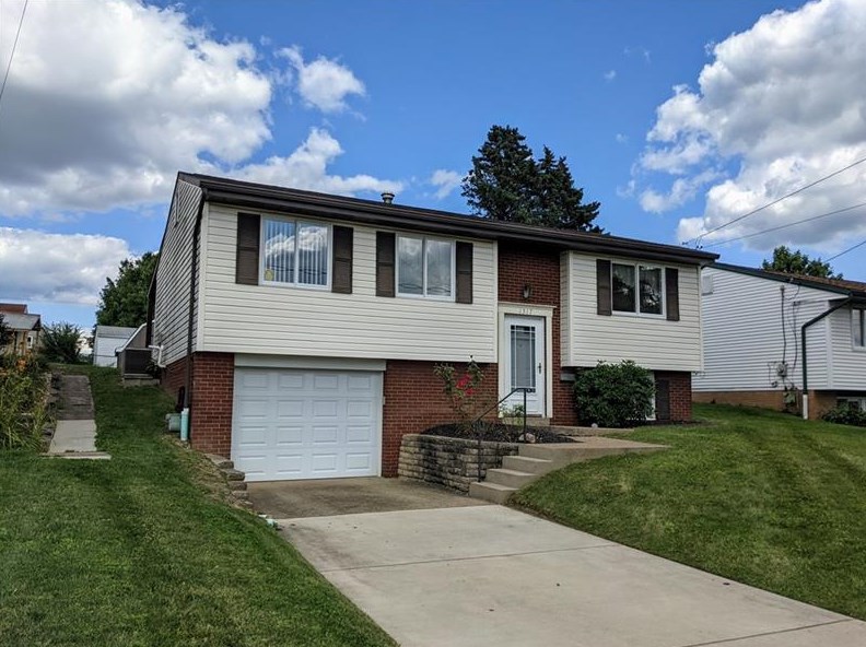 1517 Porter St, Conway, PA 15027