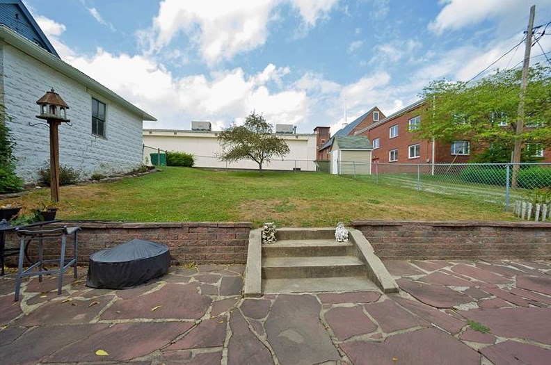 158 W Church St, Somerset, PA 15501
