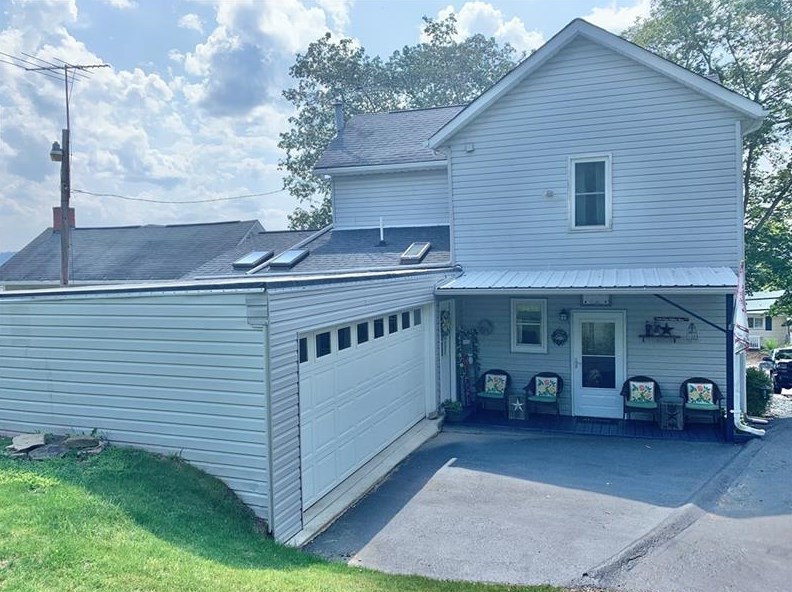 692 Amity Ridge Rd, Amity, PA 15311