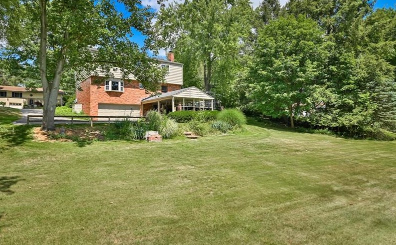 4304 Winchester Dr, Allison Park PA  15101-2199 exterior