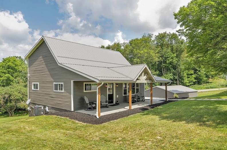 176 Haysville Rd, Karns City, PA 16041