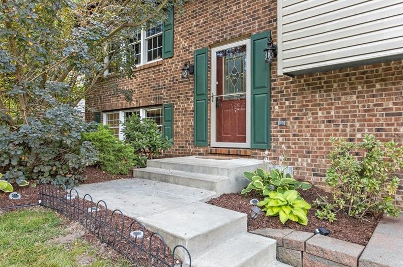 1381 Royal Park Blvd, Library, PA 15129