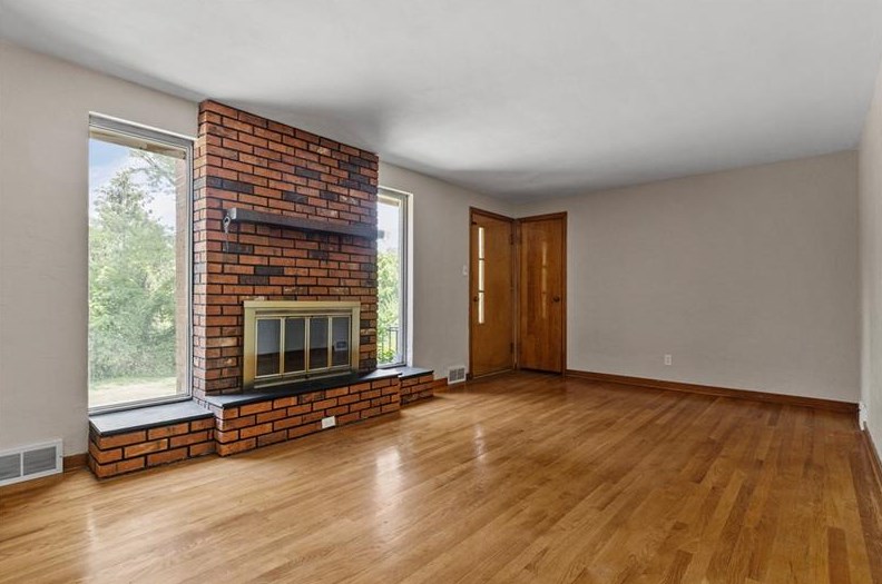 5 Summer Dr, Bridgeville, PA 15017