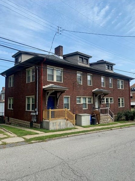 56 Oakwood Rd, Pittsburgh PA  15205-4242 exterior