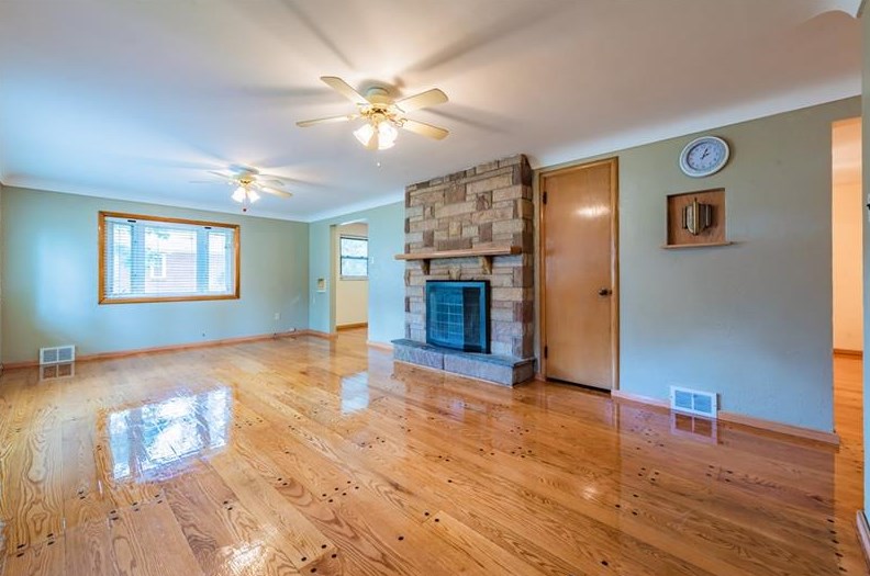 255 Clover Dr, Monroeville, PA 15146-1735
