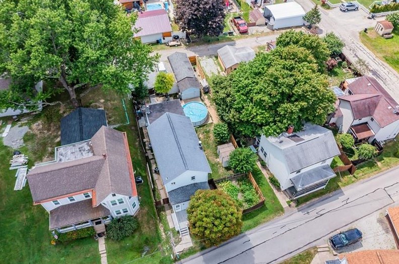 1330 1st St, Westmoreland City, PA 15692-1130