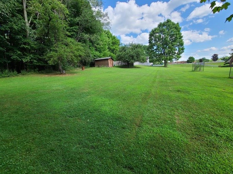 1007 Willowbrook Rd, New Castle, PA 16101