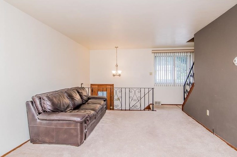 247 Golden Gate Dr, Verona, PA 15147