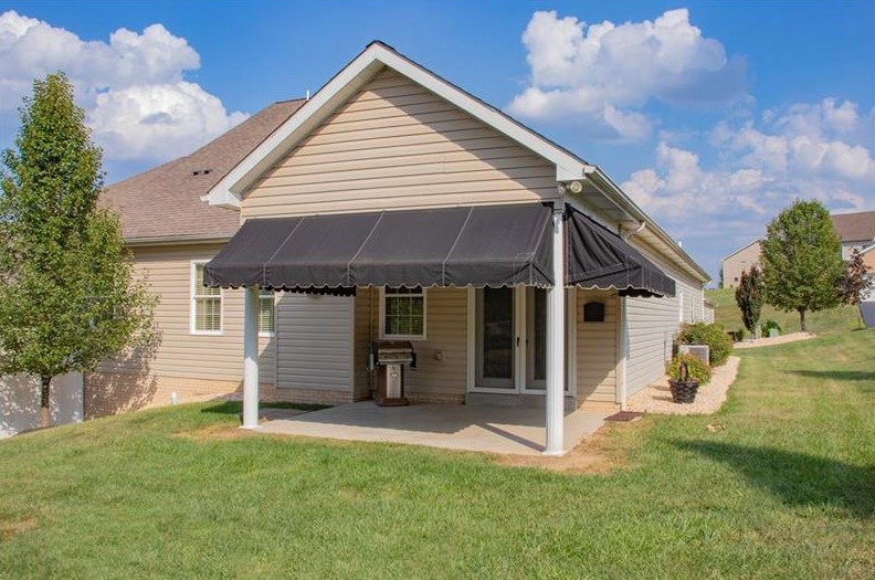 374 S Shenandoah Dr, Latrobe, PA 15650