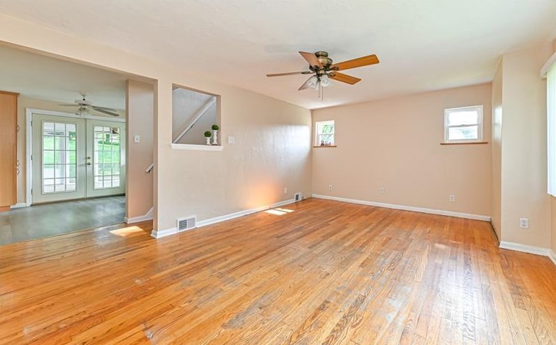 2431 Lakemont Dr, Gibsonia, PA 15044