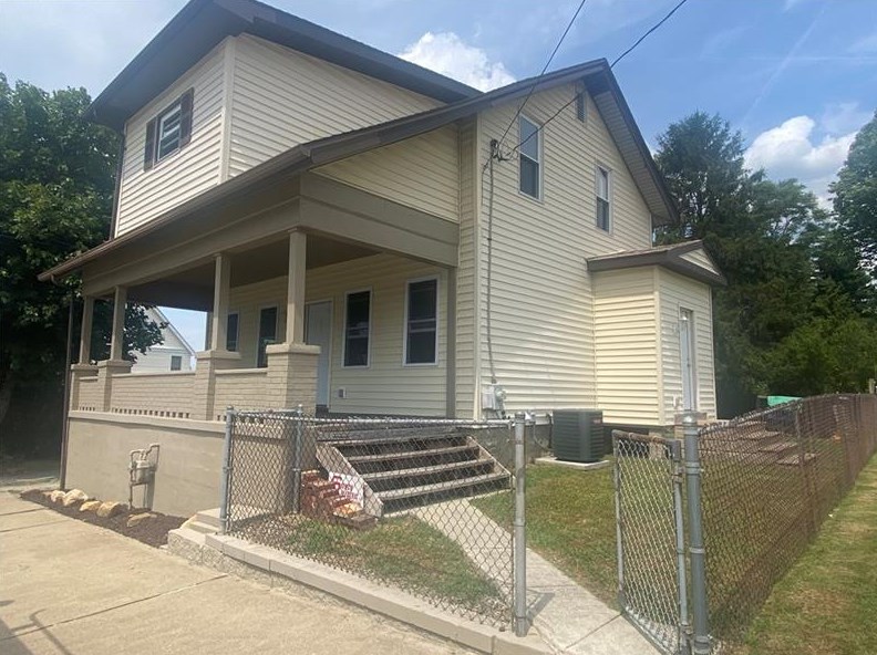 206 Ligonier St, Derry, PA 15627-1631