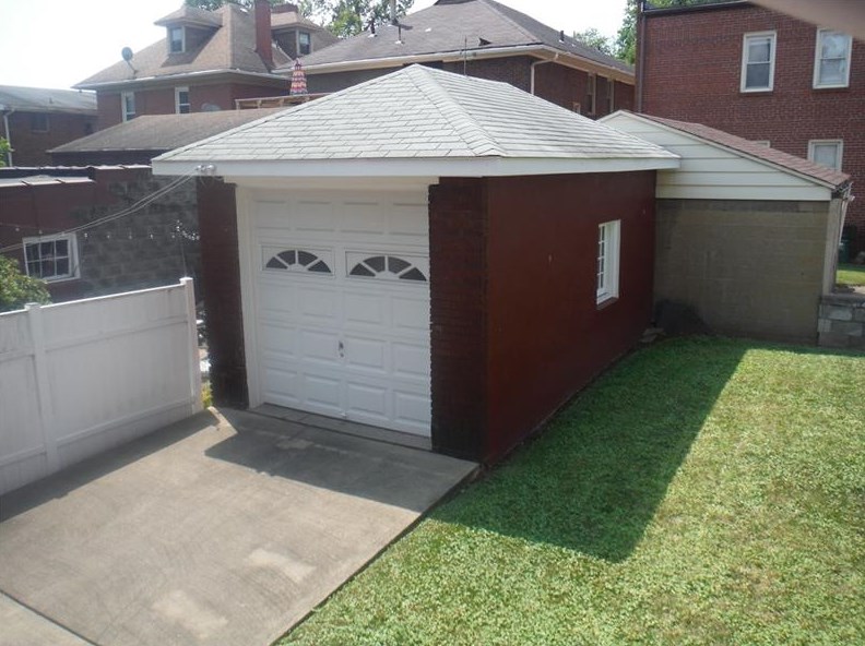 227 Delafield Rd, Pittsburgh, PA 15215-3204