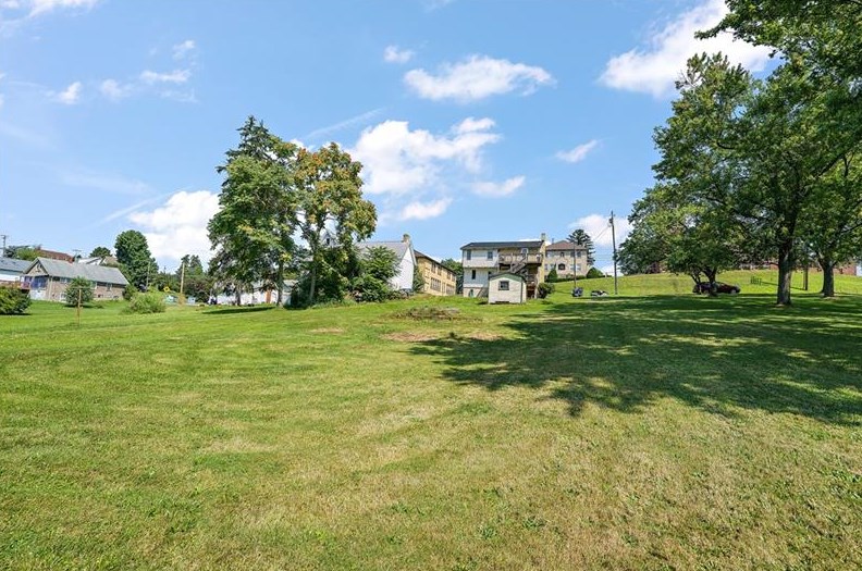 824 Herman Rd, Butler PA 16002-9143 exterior