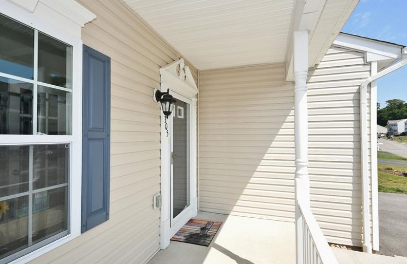 305 Everest Cir, Houston, PA 15342
