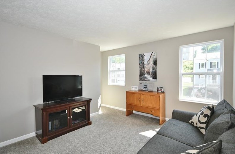 305 Everest Cir, Houston PA  15342 exterior