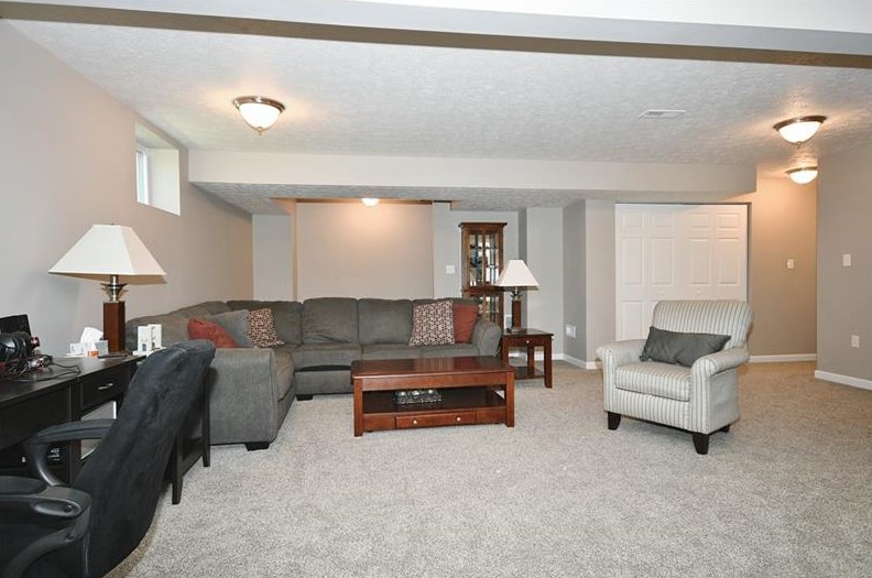 305 Everest Cir, Houston PA  15342 exterior