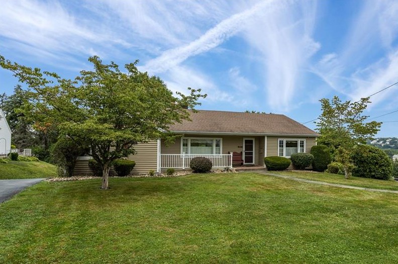 9011 Broadway St, Westmoreland City, PA 15692