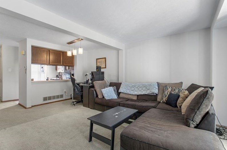 406 Redrome Cir E South, Bridgeville, PA 15017