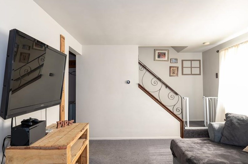 131 Greenview Dr, Verona, PA 15147