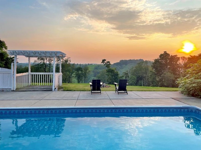 335 Old Hickory Rdg Rd, Washington PA 15301-8665 exterior