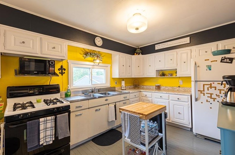 106 Wayne St, Claysville, PA 15323