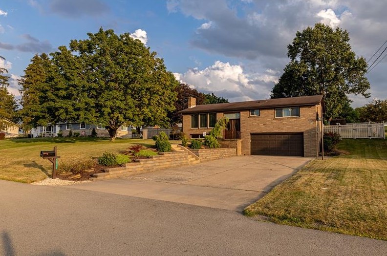 1010 Shaner Acres Dr, Apollo, PA 15613