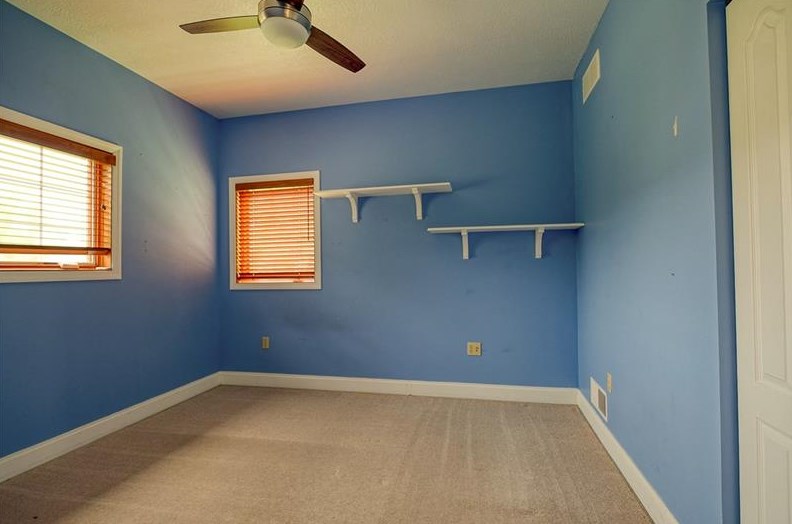 215 Buttercup Ln, Beaver Falls PA  15010-5150 exterior