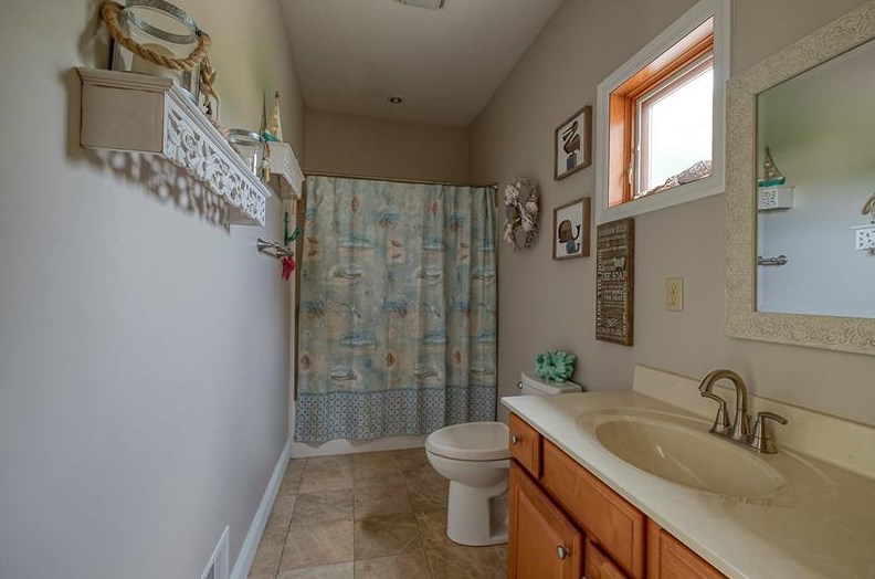 215 Buttercup Ln, Beaver Falls PA  15010-5150 exterior