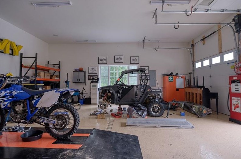 215 Buttercup Ln, Beaver Falls PA  15010-5150 exterior