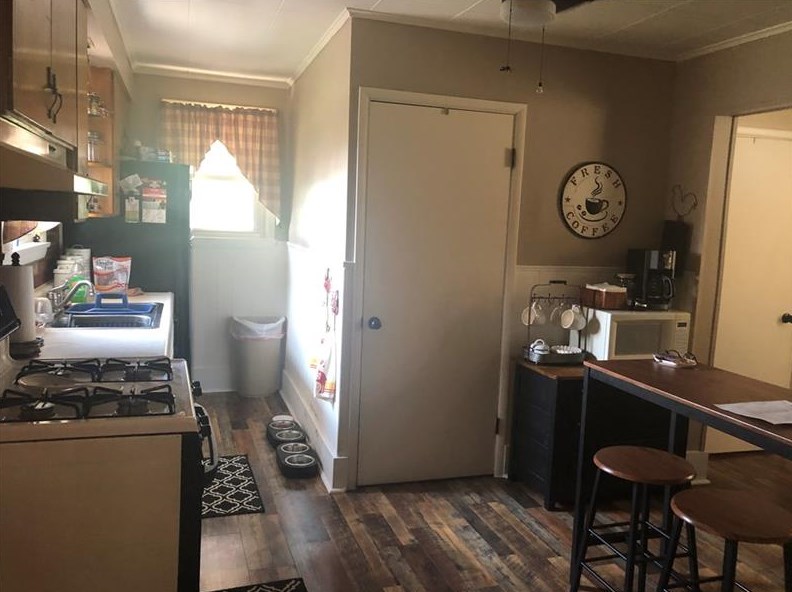 611 Oakland Ave, North Charleroi, PA 15022