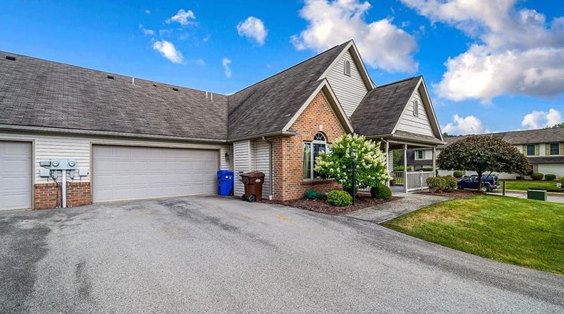 114 Arlington Dr, Slippery Rock, PA 16057
