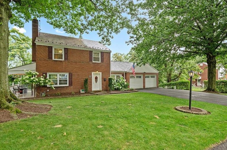 138 Elizabeth Dr, Penn Hills, PA 15235