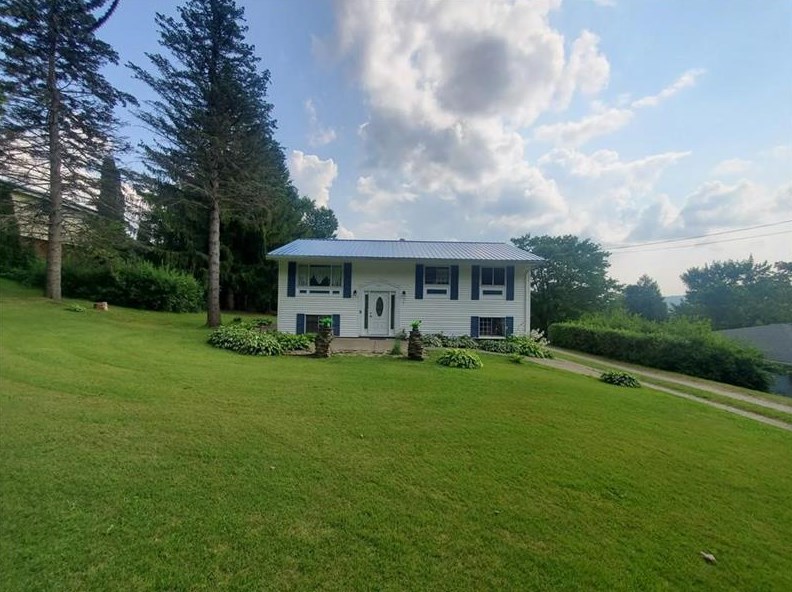 927 Erie St, Saegertown, PA 16433