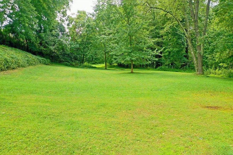 6915 Spruce St, Finleyville, PA 15332