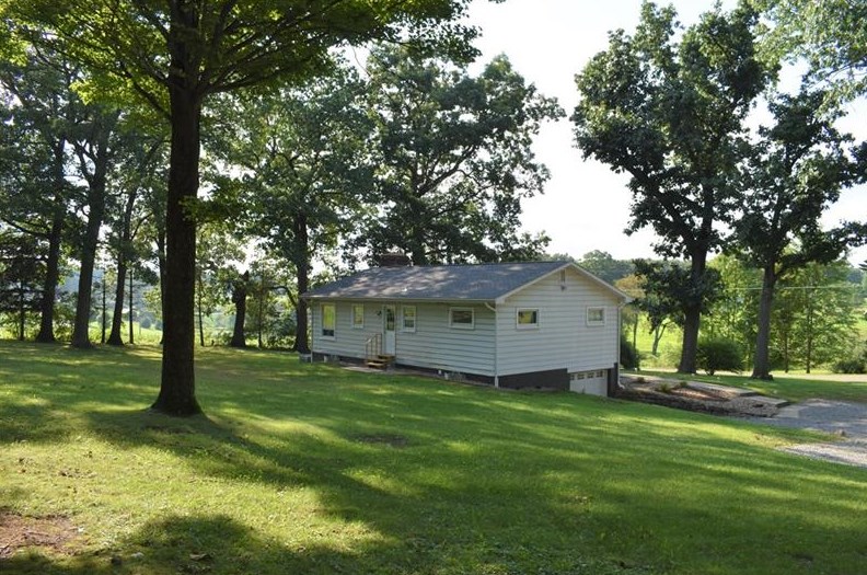 230 Rennick Rd, Butler, PA 16002-9009