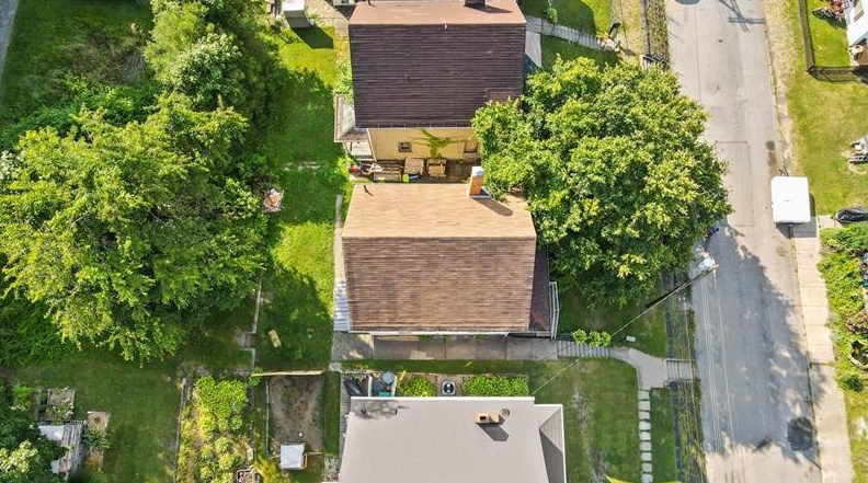 1061 8th Ave, Freedom, PA 15042