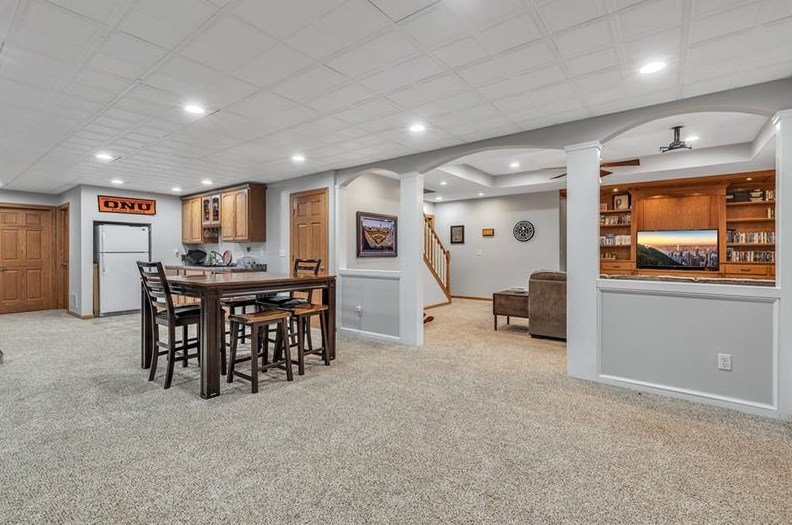 115 Hemlock Way, Ellwood City PA  16117-5529 exterior