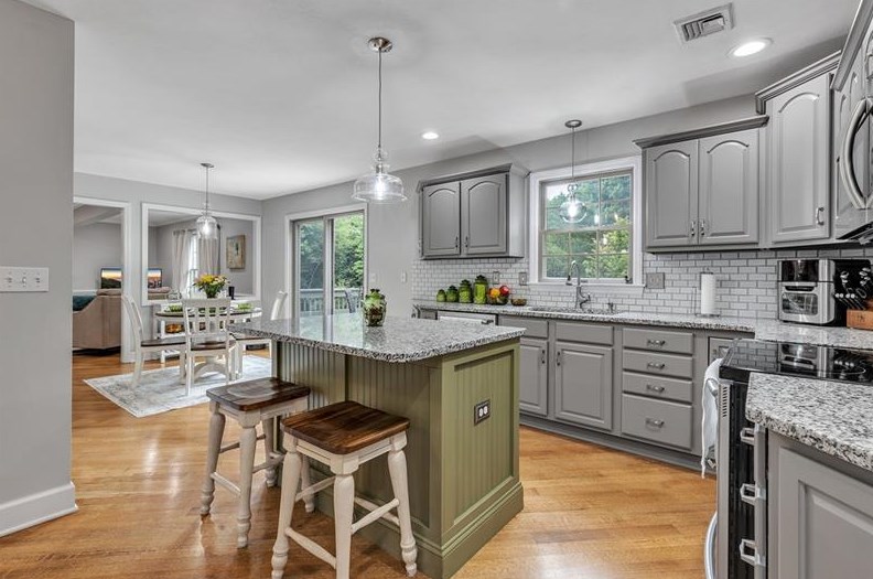 115 Hemlock Way, Ellwood City PA  16117-5529 exterior